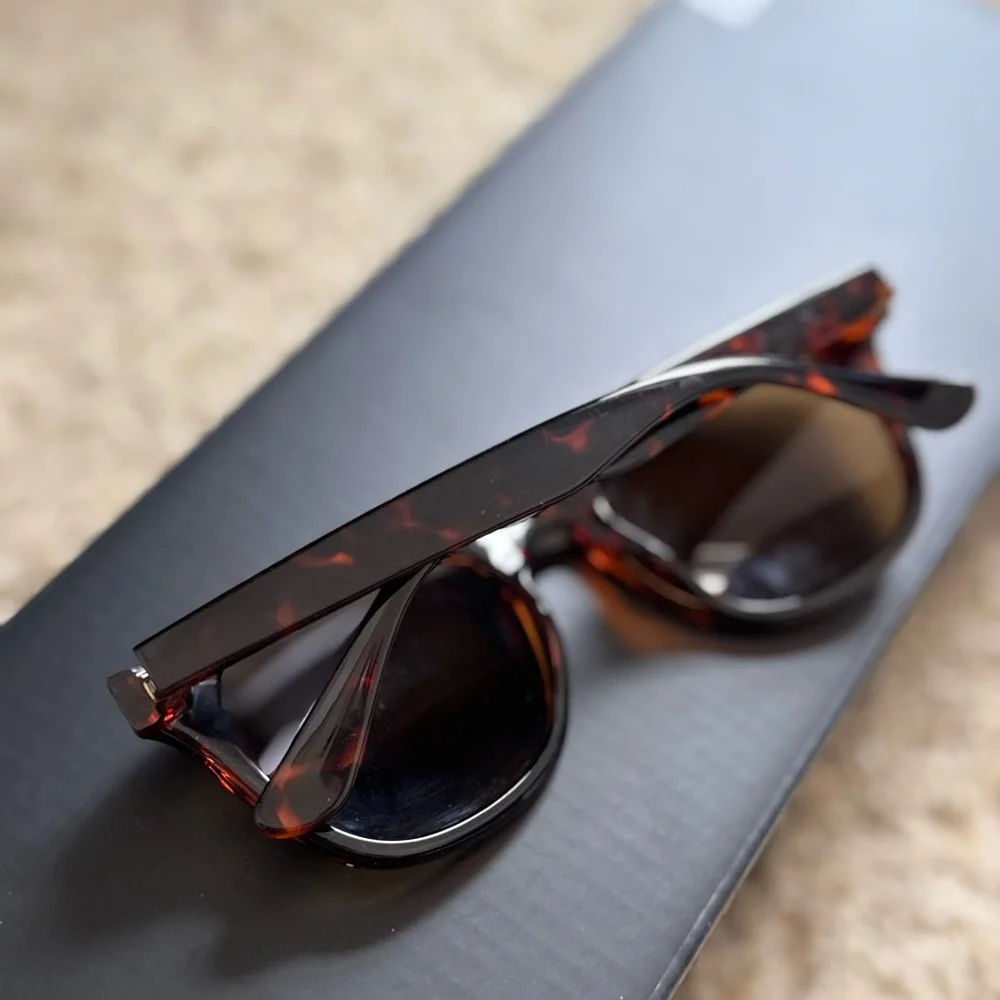 Lilly Pulitzer Maddie AQ Polarized Sunglasses Tortoise Frame Blue Arms 52-20-140 - Picture 2 of 6